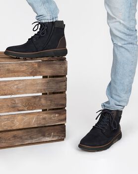 Schnürstiefel