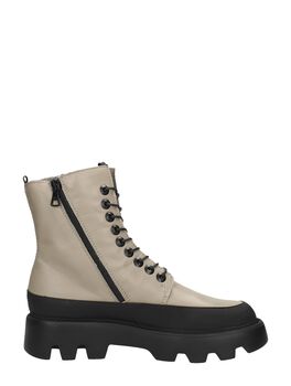 Schnürstiefel