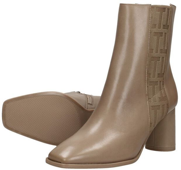 Stiefeletten mit Absatz - large