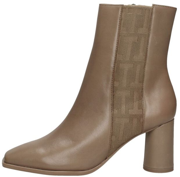 Stiefeletten mit Absatz - large