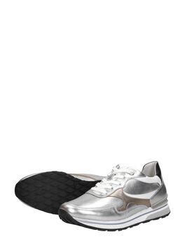 Sneaker high