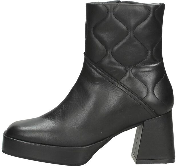 Stiefeletten mit Absatz - large
